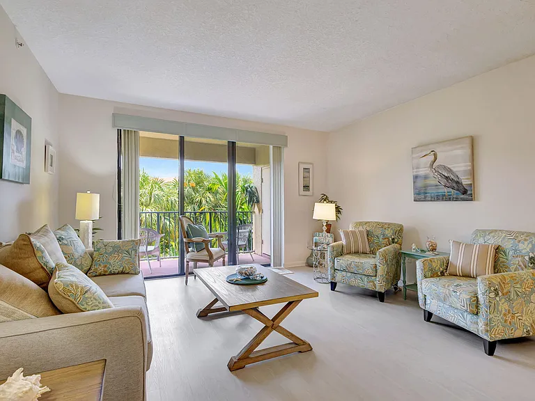 800 Uno Lago Dr #302 — Photo 17