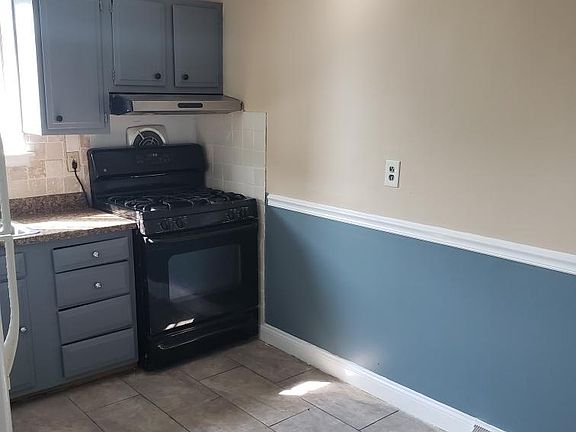 4th image of 28 E Salisbury Dr