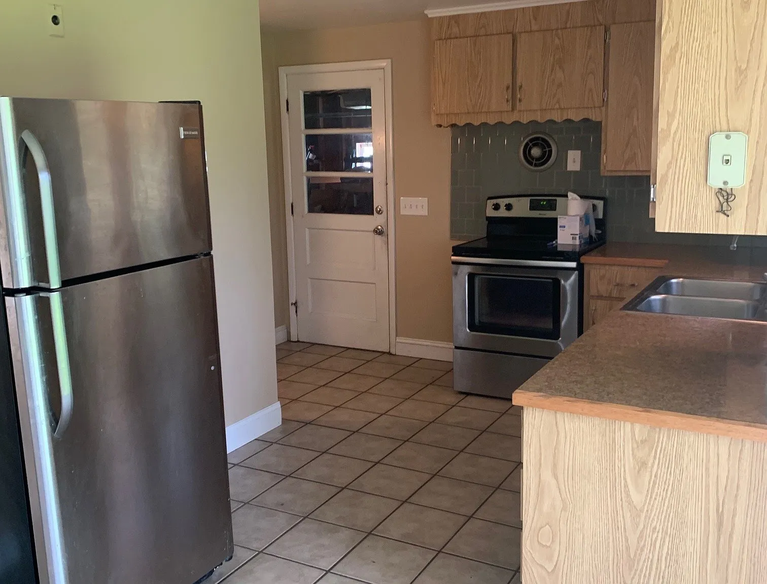 3 bed, 1064 sqft, $2,100 — Photo 2