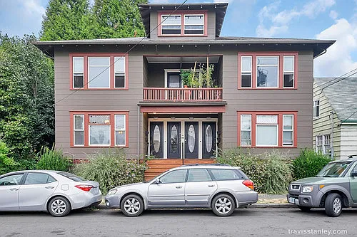 2717 NE Buxton St — Photo 2