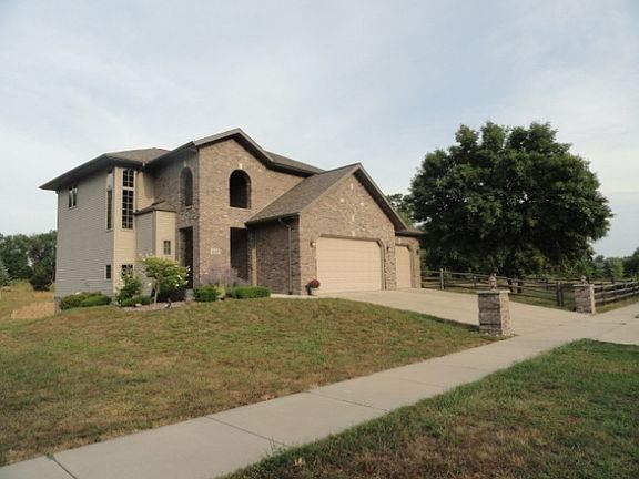 2nd image of 818 Dorothy Dr