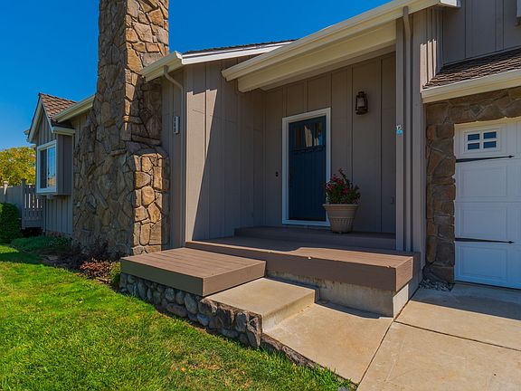 3rd image of 660 Dawn Way
