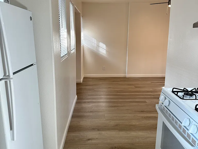 5066 Voltaire St #4 — Photo 17