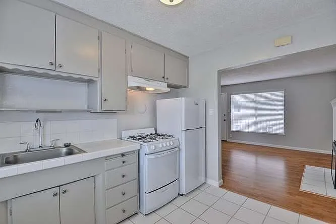 470 California St APT 3 photo 1
