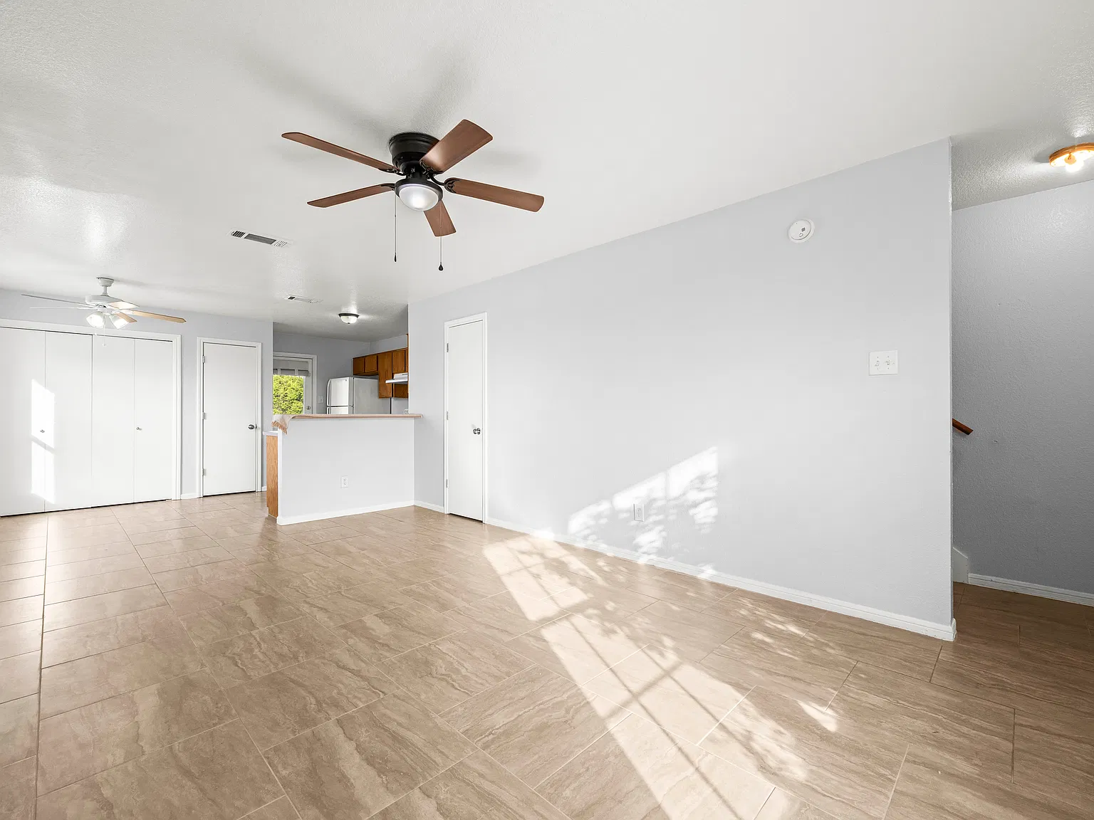3 bed, 1100 sqft, $995 — Photo 3