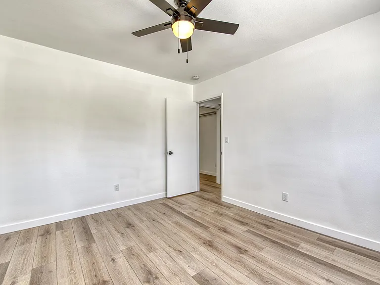 4417 McClintock St #4 — Photo 10