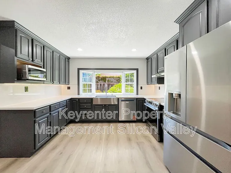 1806 Blackmore Ct — Photo 10