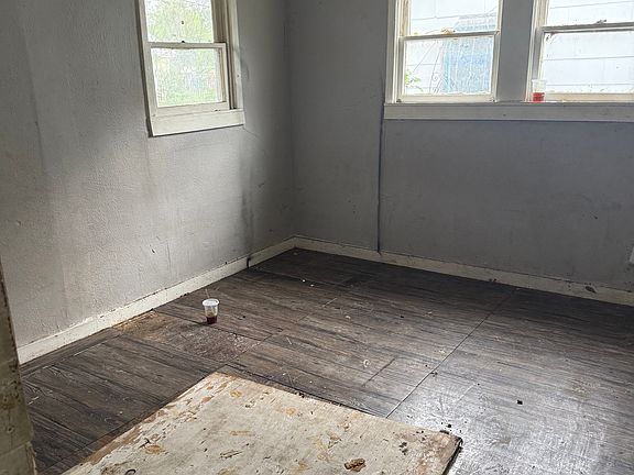 5th image of 336 Randall Ave