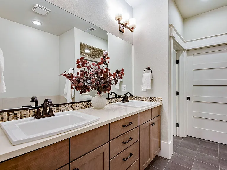 712 Centre Ave #203 — Photo 27