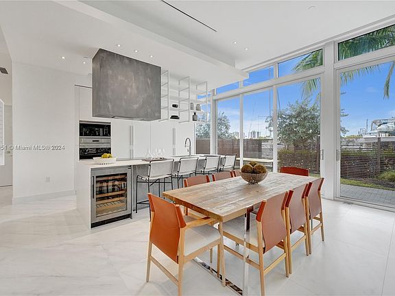 4th image of 3750 Yacht Club Dr #Townhouse 6