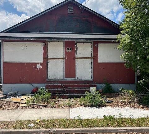 2nd image of 1372 BRIDIER Street