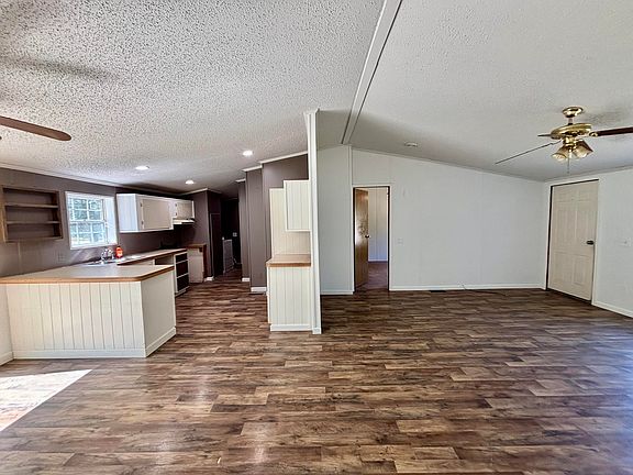 3rd image of 4973 Helen Dr