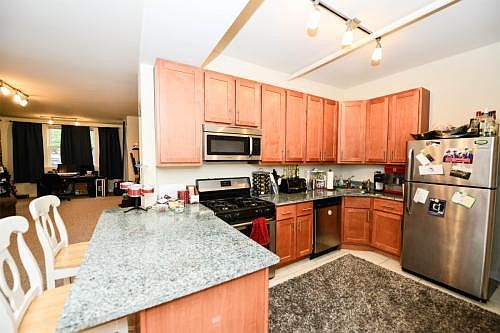 2nd image of 3422 W Leland Ave