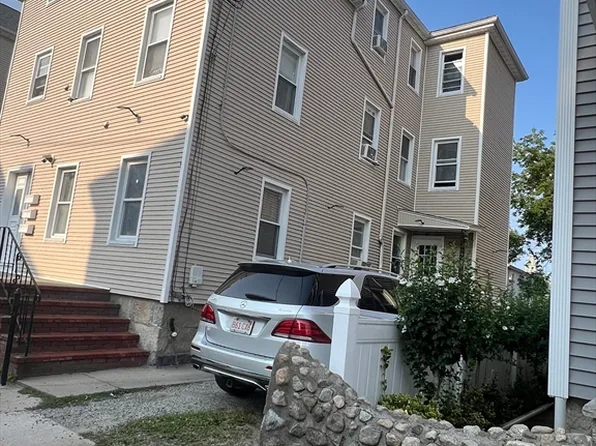 18 Hall St, New Bedford, MA 02740