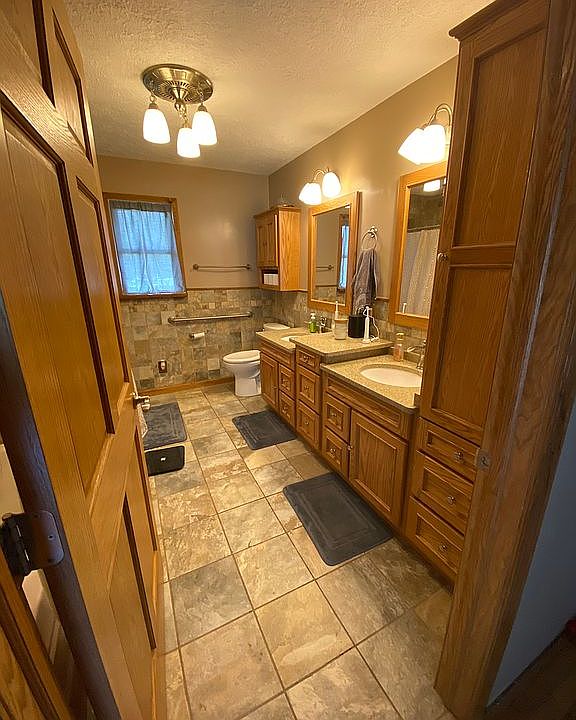 1st image of 615 Woodworth Dr