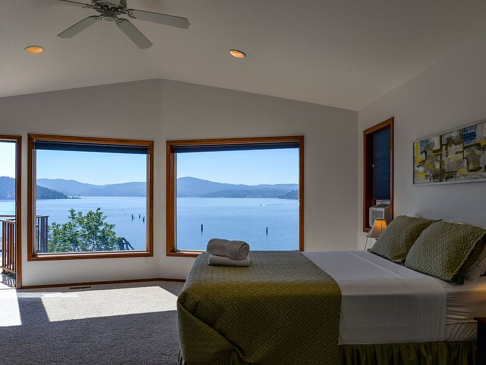 Large Mater Bedroom (has access to deck)