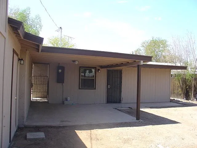 4 bed, 1600 sqft, $2,395 — Photo 2