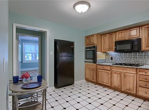5th image of 21 Wellington Dr