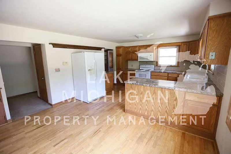 3 bed, 2.0 bath, 1421 sqft, $2,795 — Photo 3