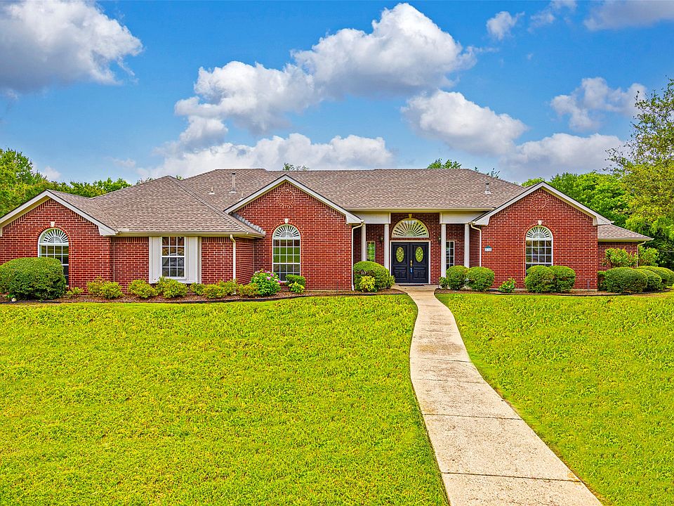 1st image of 930 Heatherwood Dr