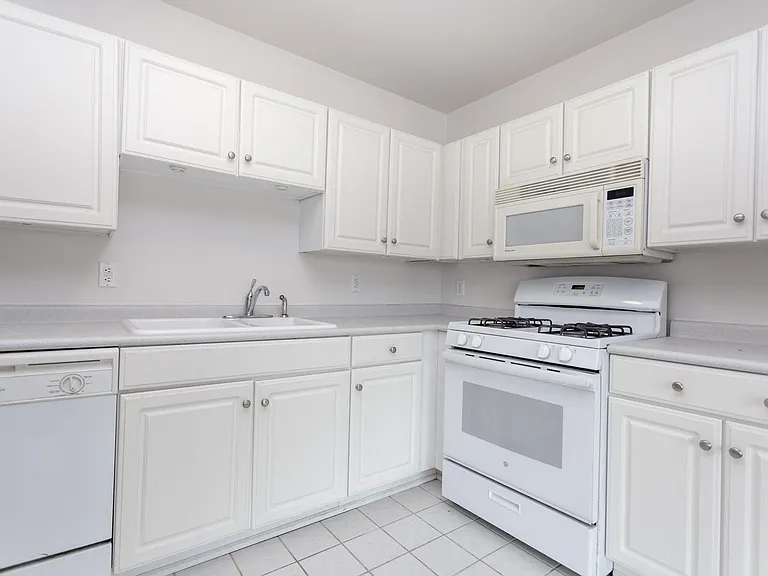 902 Birch Tree Ln — Photo 8