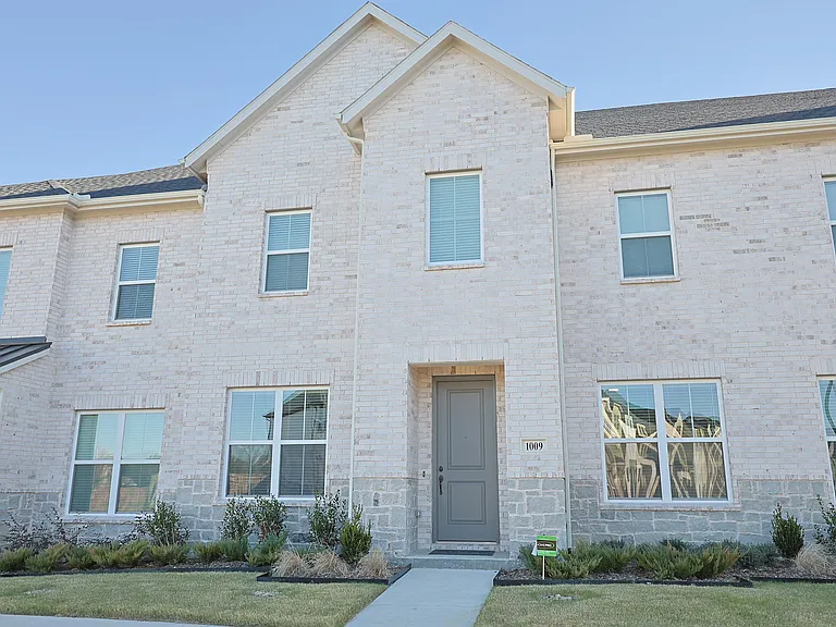 1009 Rockrose Dr — Photo 4