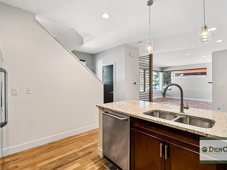 3118 Vallejo St — Photo 8