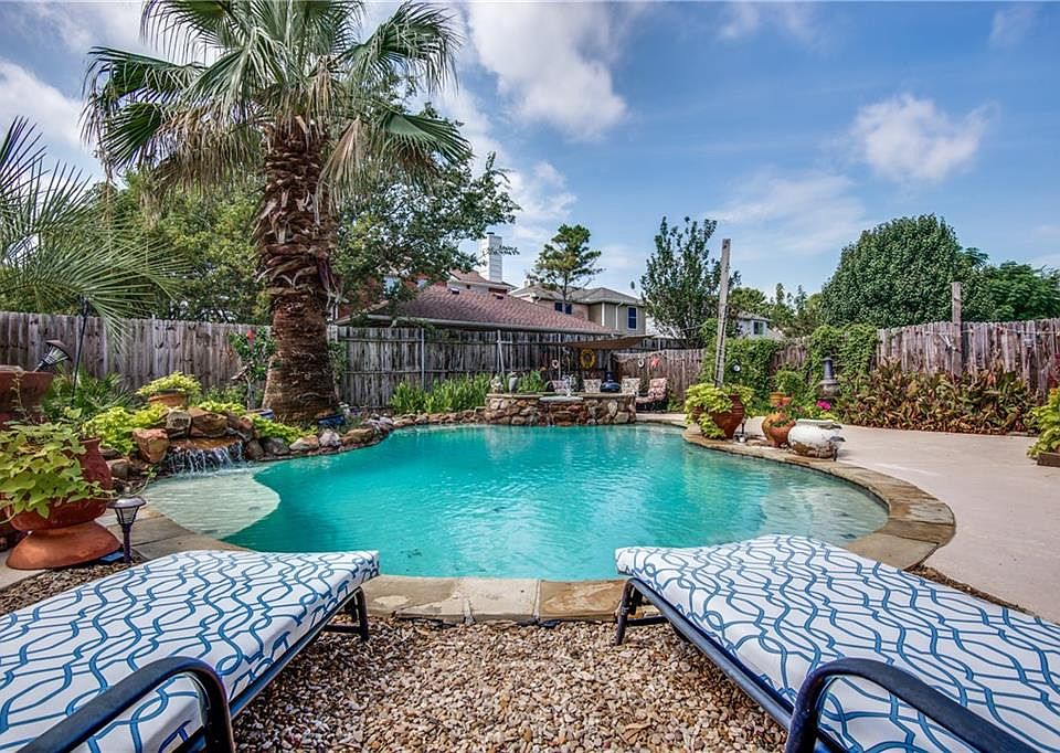 1st image of 1368 Honeysuckle Ln