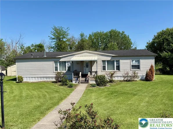 5161 Stone Terrace Dr, Whitehall, PA 18052