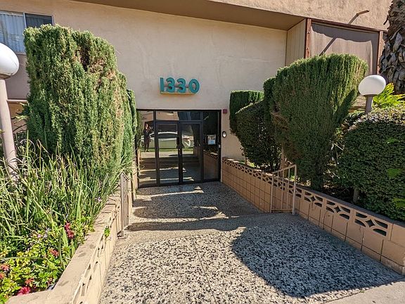 4th image of 1330 N Gardner St APT 305