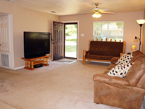 2nd image of 1511 Hillview Dr