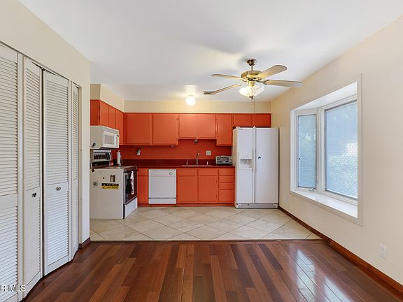 3rd image of 855 Irving Dr