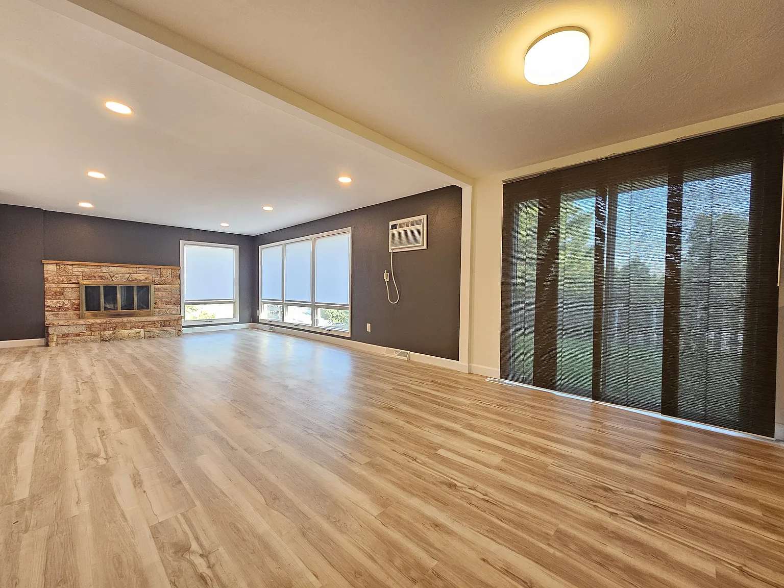 2 bed, 1200 sqft, $1,875 — Photo 2