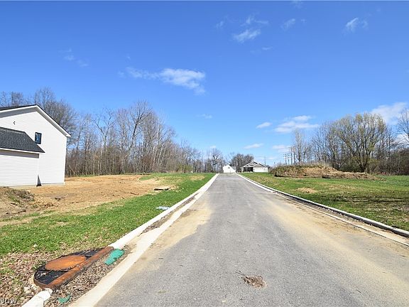 3rd image of 211 Ashwood Lndg