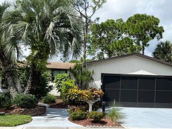 100 Las Palmas Blvd #100, North Fort Myers, FL 33903