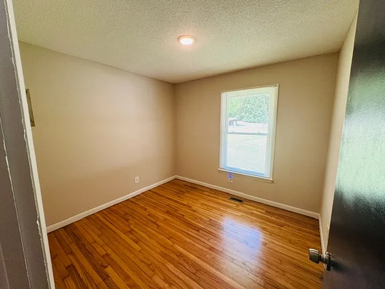 107 Hillbrook Ct — Photo 10