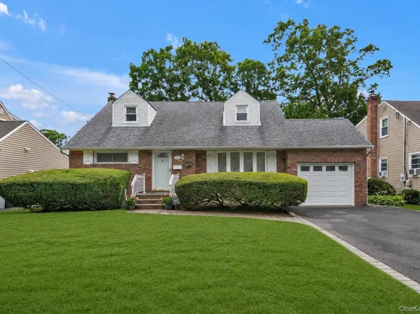 1812 Gormley Avenue, Merrick, NY 11566