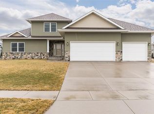 6702 Hoover Trail Rd SW, Cedar Rapids, IA 52404