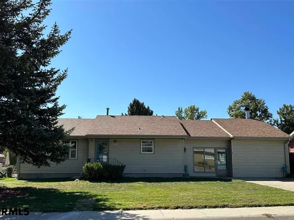 2005 Davis Ave, Gering, NE 69341
