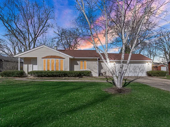 3210 N Betty Dr, Arlington Heights, IL 60004