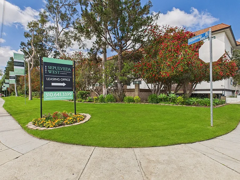 Sepulveda West Apartments — Photo 13