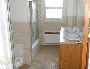 5th image of 330 E Huron River Dr