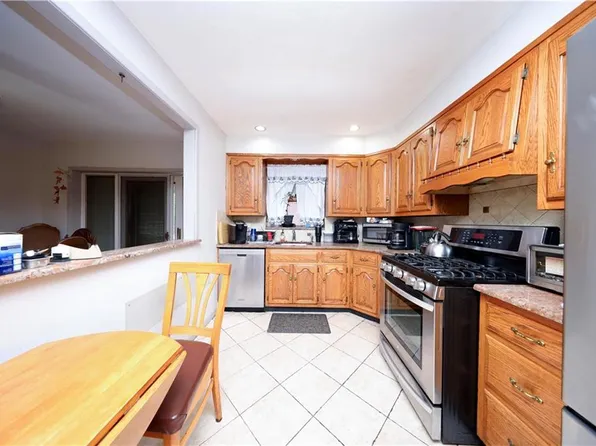 1296 East 54th Street image 5 of 32