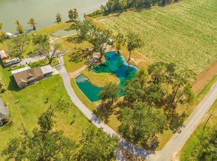 900 Victoria Riverside Rd, Patterson, LA 70392