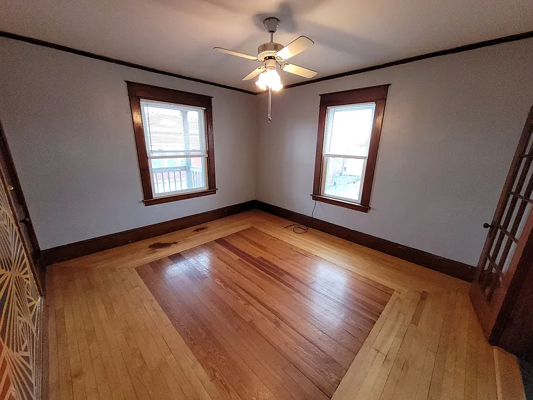 310 Cartier St #4 — Photo 4