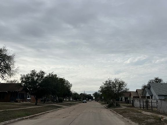 4th image of 521 E Fordyce Ave