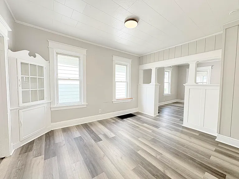 2552 Foraker Ave — Photo 8