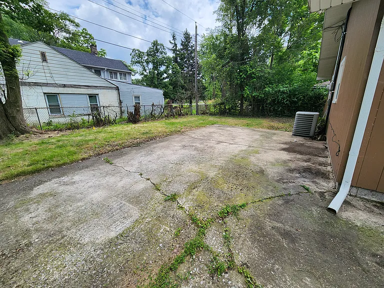 4653 Carolina St — Photo 3