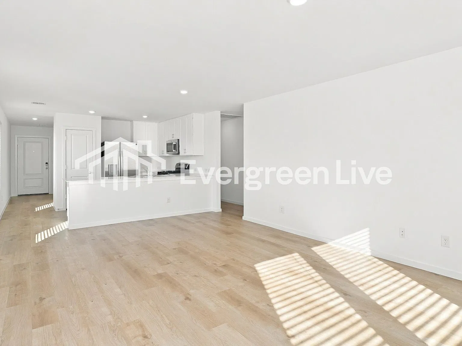3 bed, 2.0 bath, 1266 sqft, $1,375 — Photo 3