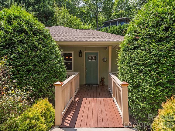 3rd image of 323 Hawks Crest Dr